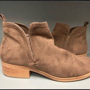 DV women’s booties